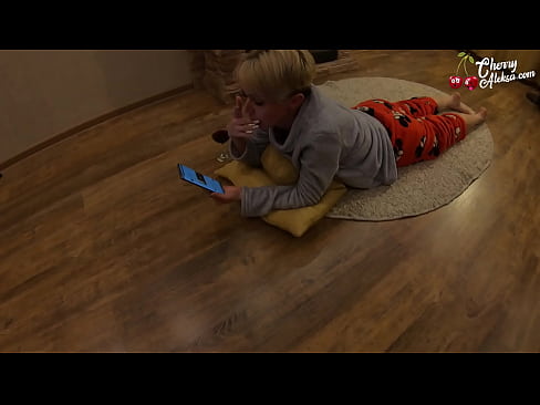 ❤️ בלונדינית מטורפת מוצצת זין ענק יונק ומקפיץ עליו - מין אנאלי ❤  סקס אצלנו