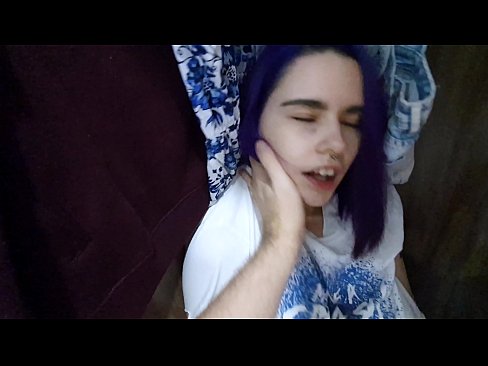❤️ מצאתי את אחותי בארון ועזרה לה לגמור ❤ סקס אצלנו